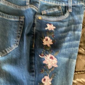Tapered leg embroidered jeans